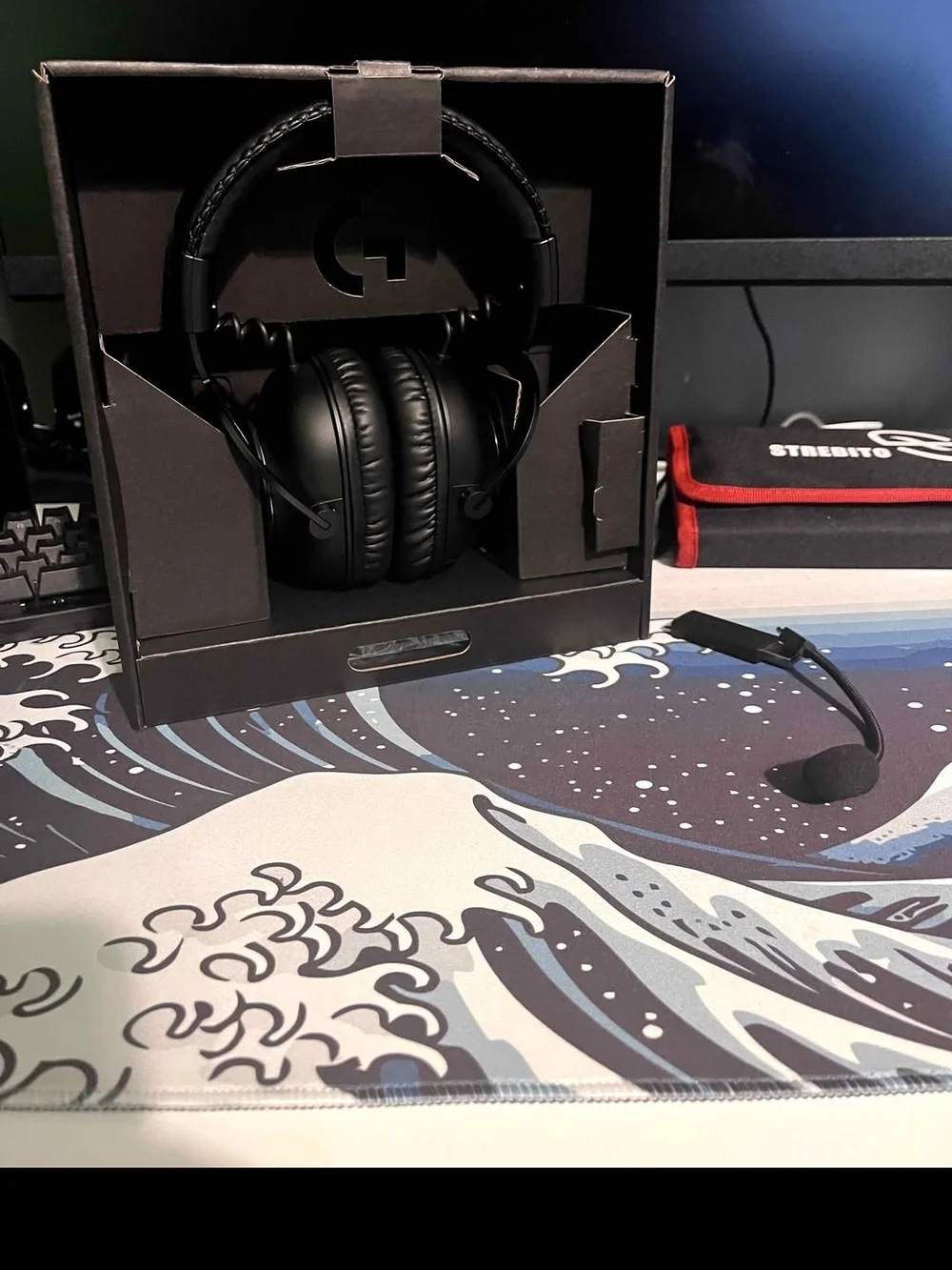 Logitech PRO Wireless Headset - Black